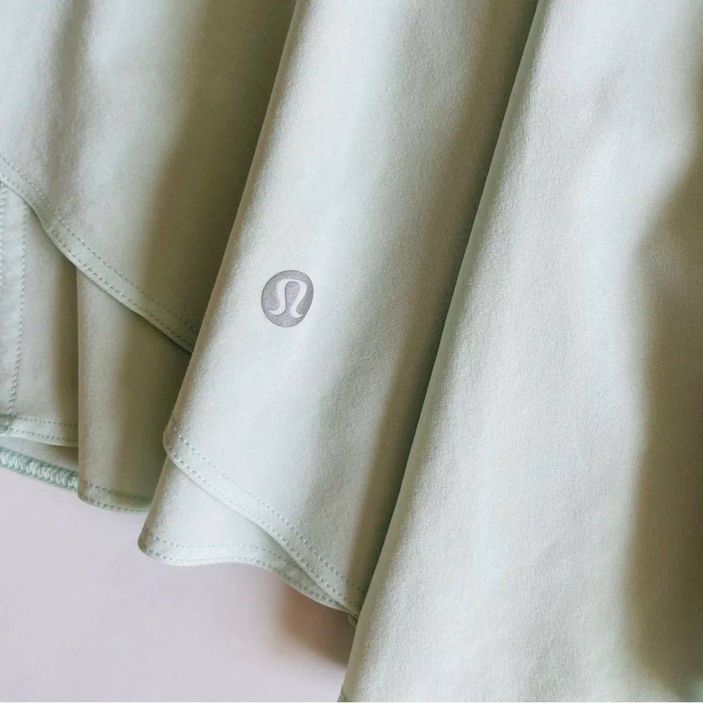 Lululemon SIZE 2 High Rise Court Rival skirt in Kohlrabi Green